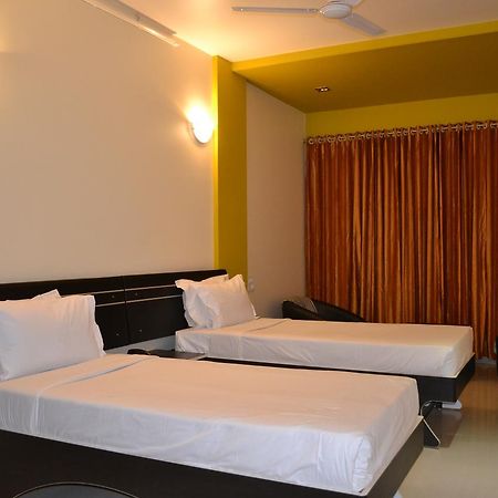 Hotel Embassy International Lātūr 外观 照片