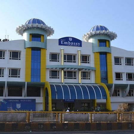 Hotel Embassy International Lātūr 外观 照片