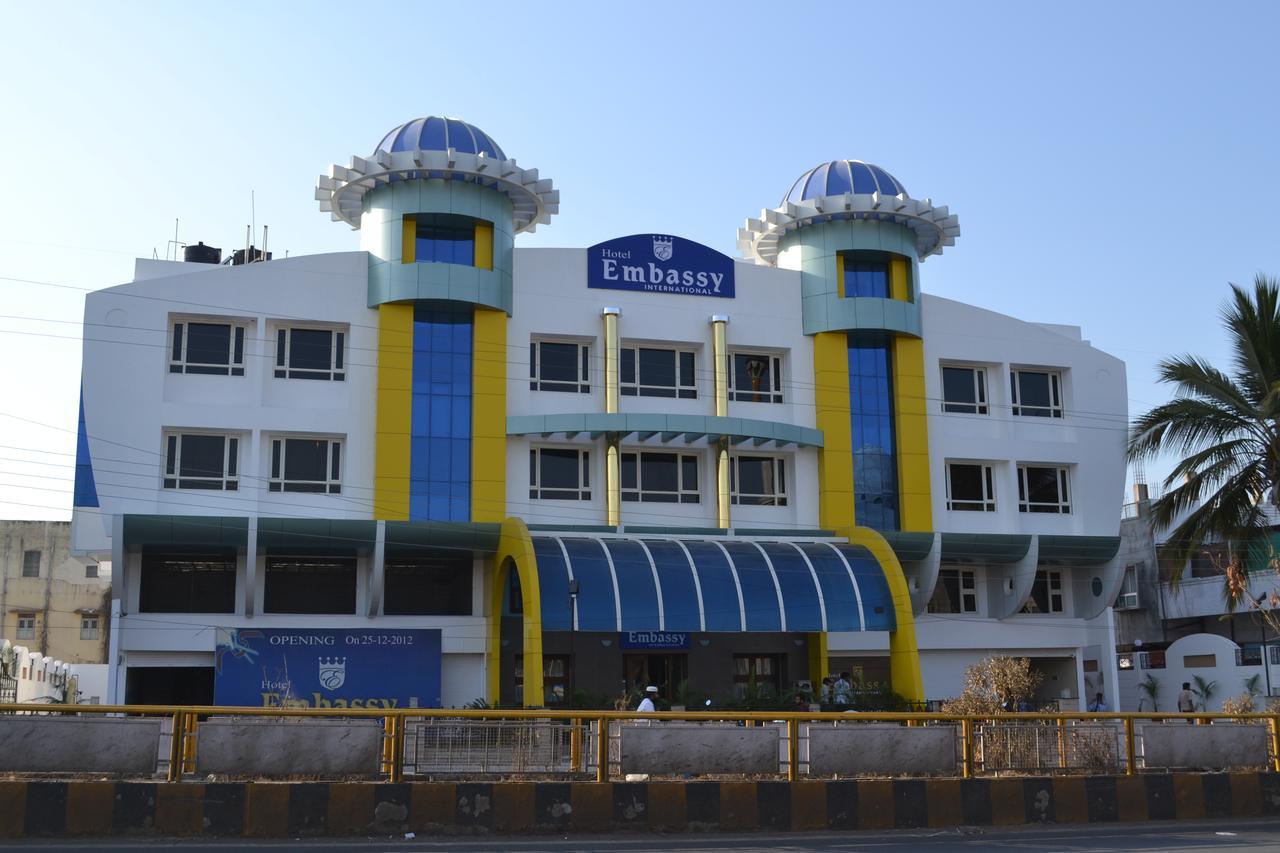 Hotel Embassy International Lātūr 外观 照片