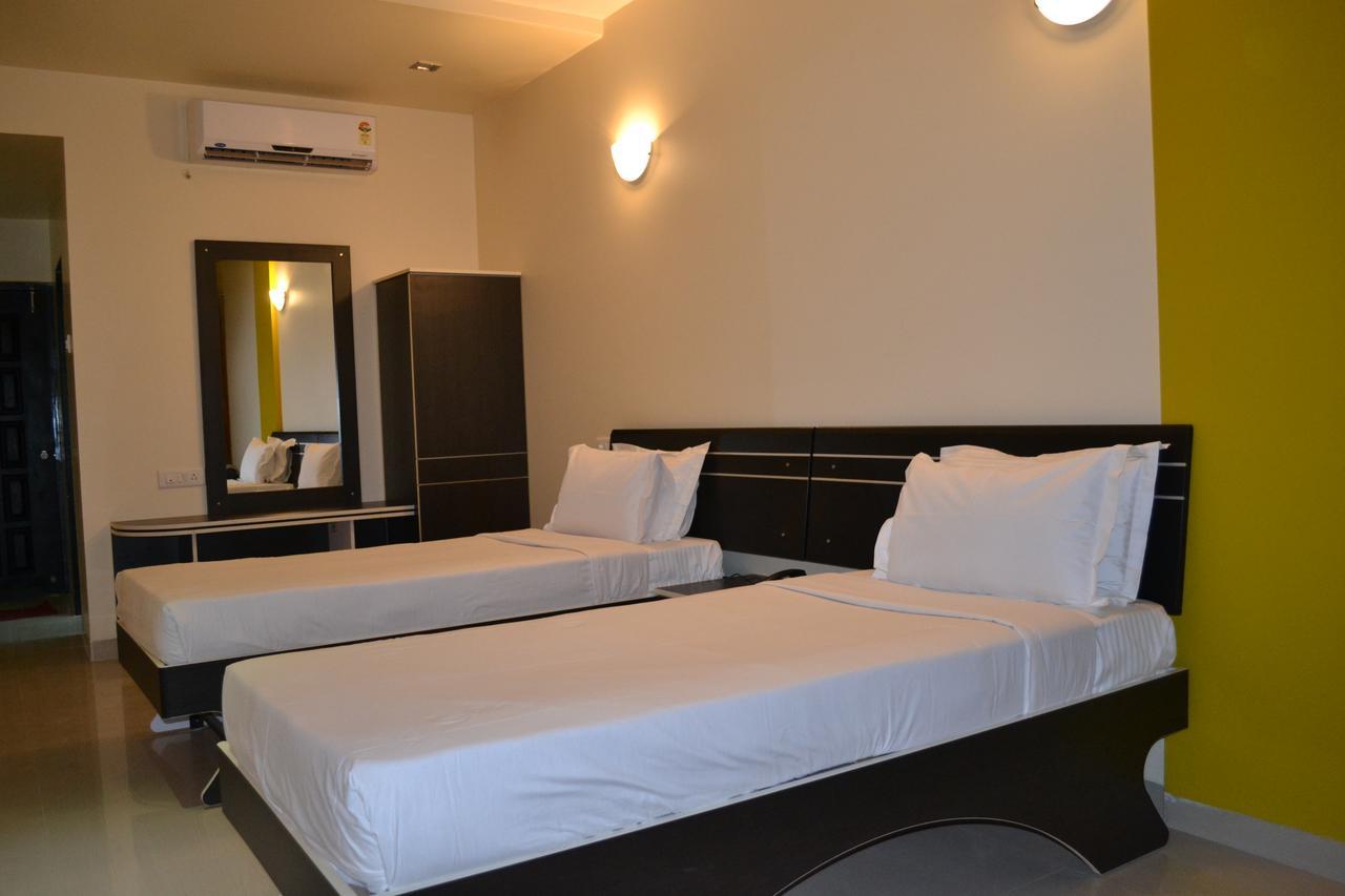 Hotel Embassy International Lātūr 外观 照片